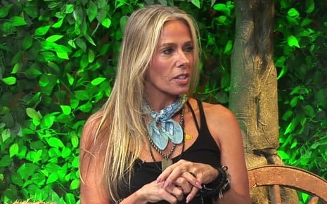 Adriane Galisteu em coletiva de imprensa da Record