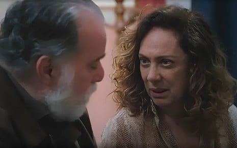 Antônio (Tony Ramos) e Agatha (Eliane Giardini) em cena da novela Terra e Paixão