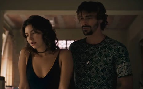 Michele (Alanis Guillen) e Cristiano (Bruno Montaleone) em cena da novela Mania de Você