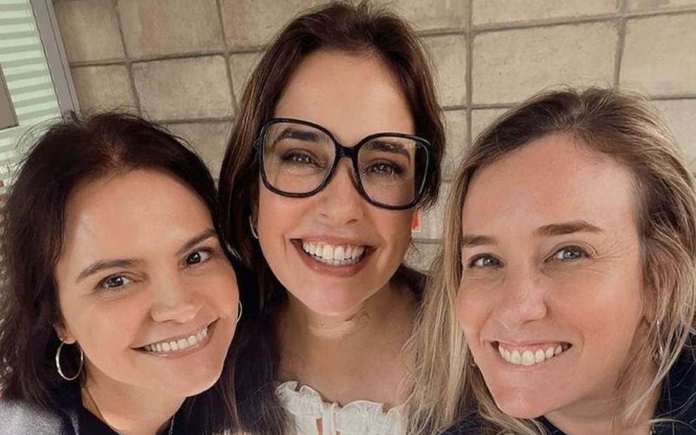 Alessandra Poggi, Palomma Duarte e Natalia Grimberg estão sorridentes em selfie