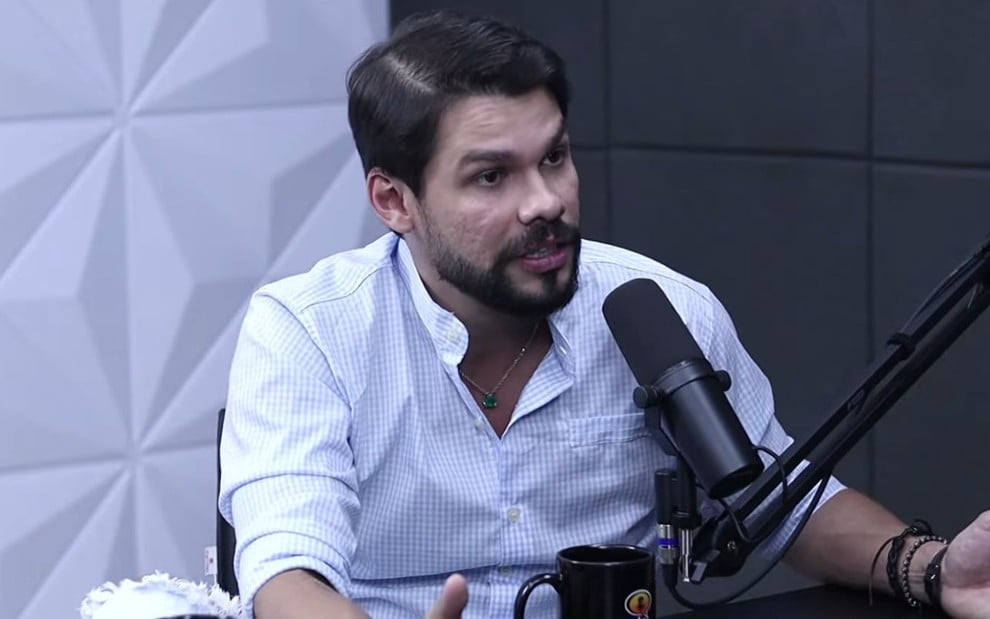 Foto de Alexandre Suita durante podcast