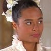 A atriz Aisha Jambo vestida de noiva, com expressão séria em cena de Alma Gêmea