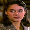 A atriz Fernanda Machado com olhos cheios de lágrimas, expressão séria, em cena de Alma Gêmea