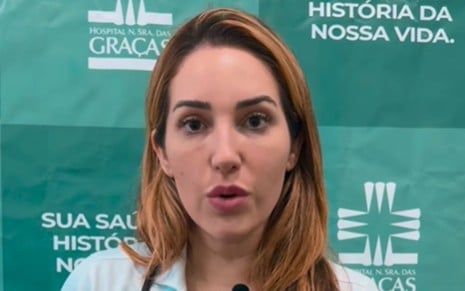Amanda Meirelles com expressão séria em vídeo gravado em hospital no Rio Grande do Sul