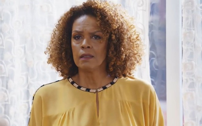 Ana Carbatti em cena da novela Família É Tudo