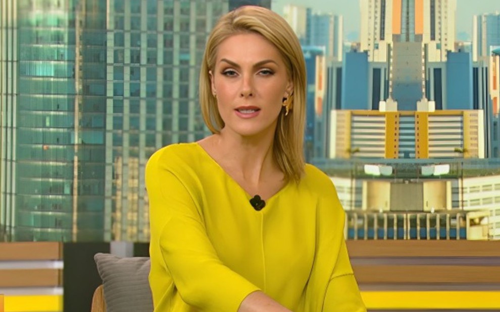 Ana Hickmann usa uma blusa amarela e está com expressão séria no Hoje em Dia
