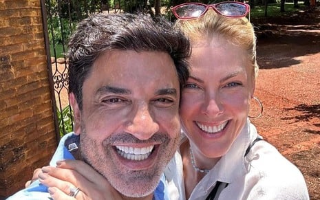 Ana Hickmann e Edu Guedes sorridentes em fotos publicadas no Instagram