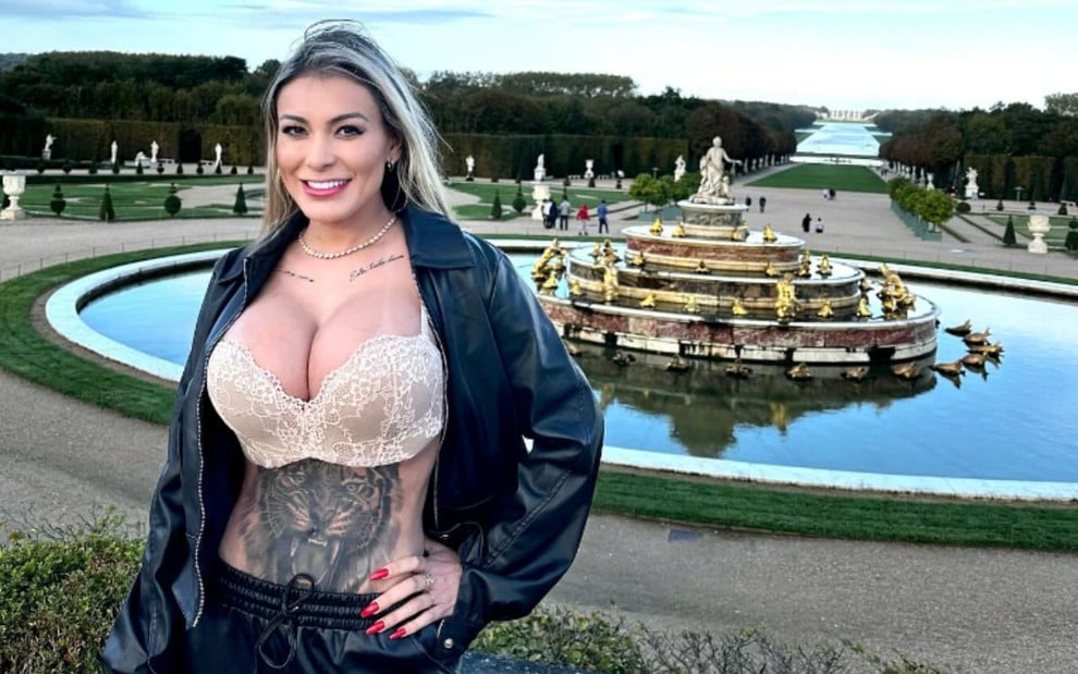 Andressa Urach em Versalhes, na França