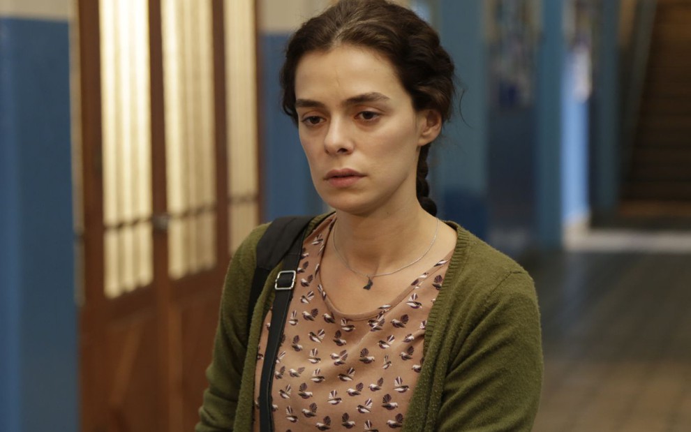 Bahar (Özge Özpirinçci) em cena da novela Força de Mulher