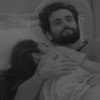 Isabelle Nogueira e Matteus Amaral estão deitados no quarto fadas do BBB 24