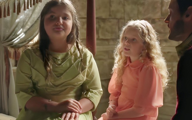 Bella Roberth como Tafate e Maya Dias, a Basemate, em cena de Reis