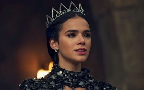 Bruna Marquezine como Catarina na novela Deus Salve o Rei