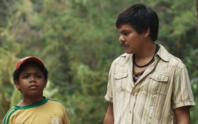 João Pedro (Caique Ivo) e Deocleciano (Adanilo) em cena da novela Renascer