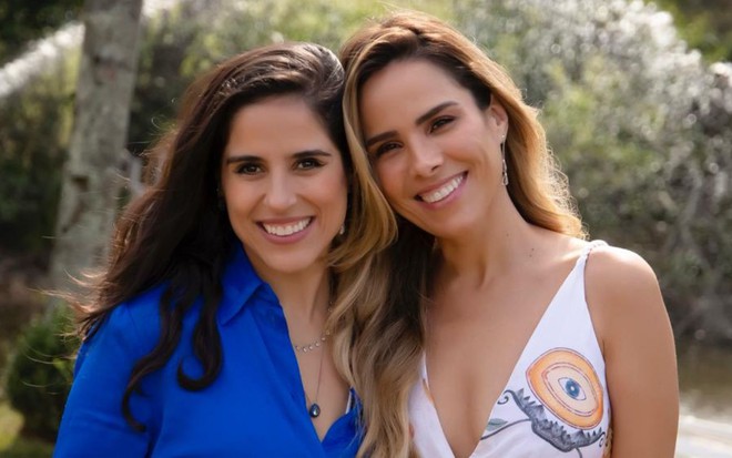 Camilla Camargo e Wanessa Camargo sorriem posam para foto com rostos colados