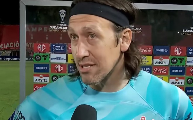 Foto de Cássio durante entrevista