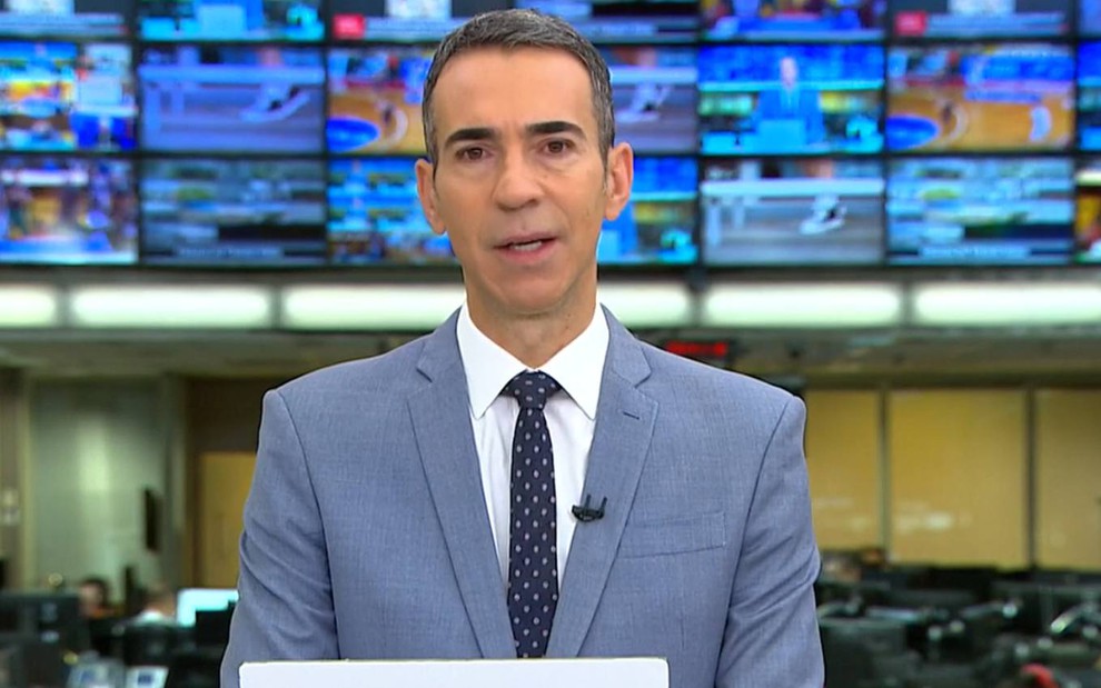 Ao vivo na GloboNews, César Tralli fica em choque ao ouvir