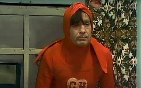 O ator Roberto Bolaños caracterizado como Chapolin no seriado homônimo da Televisa