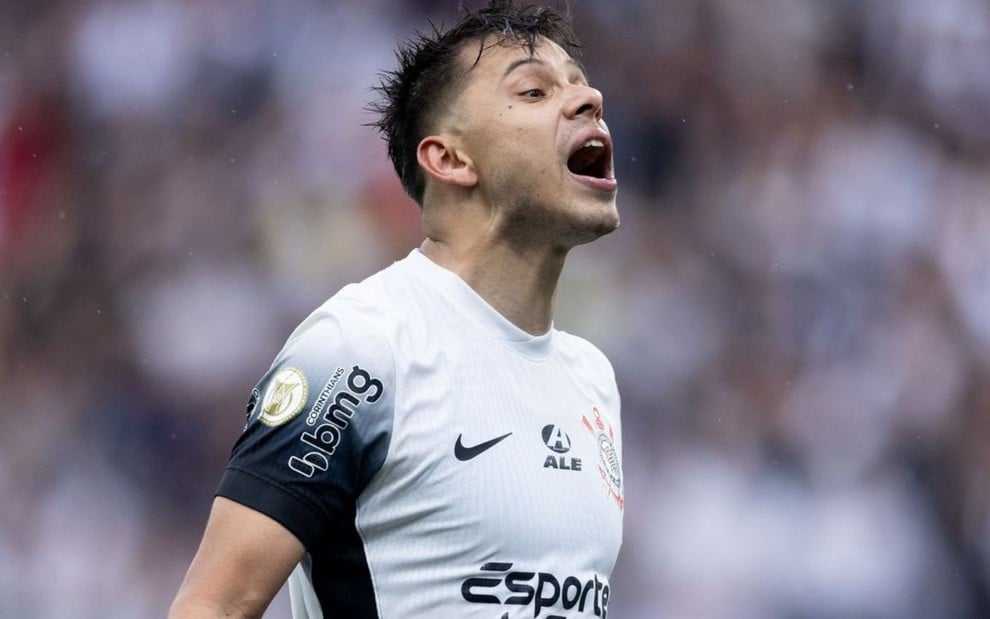 Romero, do Corinthians, comemora gol e veste uniforme branco com detalhes em preto