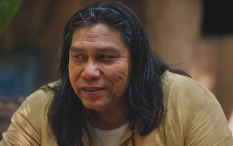 Daniel Munduruku em cena da novela Terra e Paixão