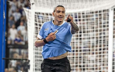 Darwin Núñez comemora gol marcado pelo Uruguai contra a Argentina em La Bombonera