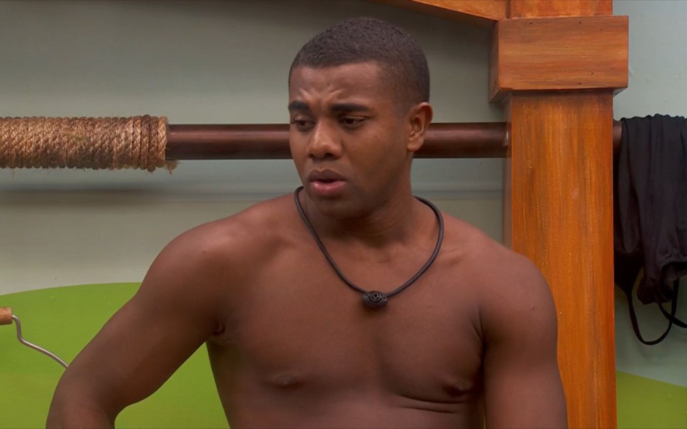 Davi Brito sem camisa no BBB 24