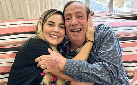 Deolane Bezerra e Marcos Oliveira abraçados