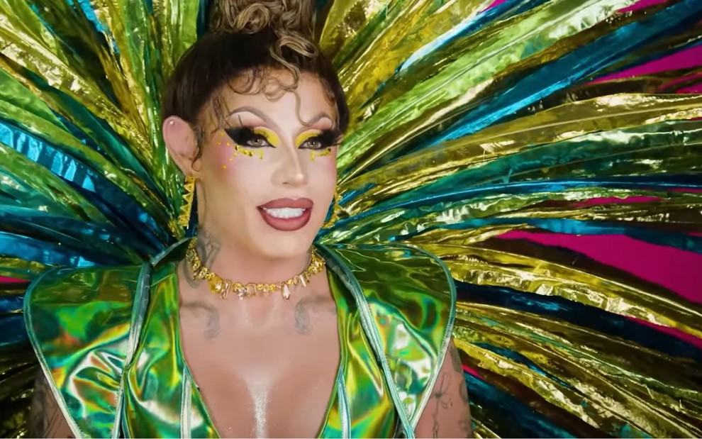 Grag Queen em vídeo promocional de Drag Race Brasil