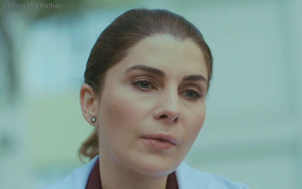 Jale (Ece Özdikici) em cena da novela Força de Mulhe