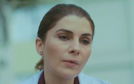 Jale (Ece Özdikici) em cena da novela Força de Mulhe