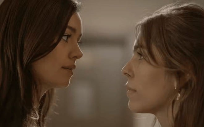 Sophie Charlotte como Eliana frente a frente com Gabriela Medeiros, a Buba, em cena de Renascer