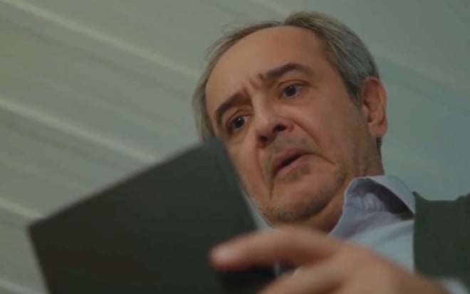 Enver (Şerif Erol) em cena da novela Força de Mulher