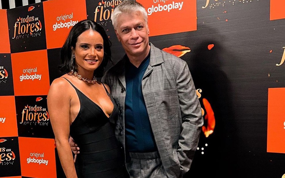 Ana Verena e Fabio Assunção posam na festa de lançamento de Todas as Flores