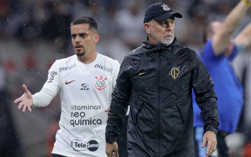 Corinthians supera Red Bull Bragantino no jogo de volta e fica com