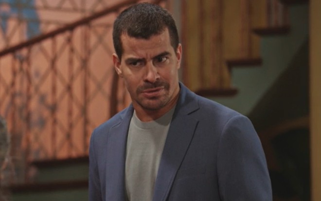 Thiago Martins em cena da novela Família É Tudo