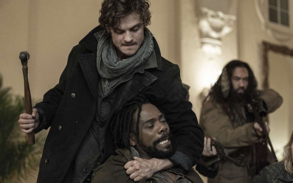 Daniel Sharman simula enforcar Colman Domingo em cena de Fear the Walking Dead