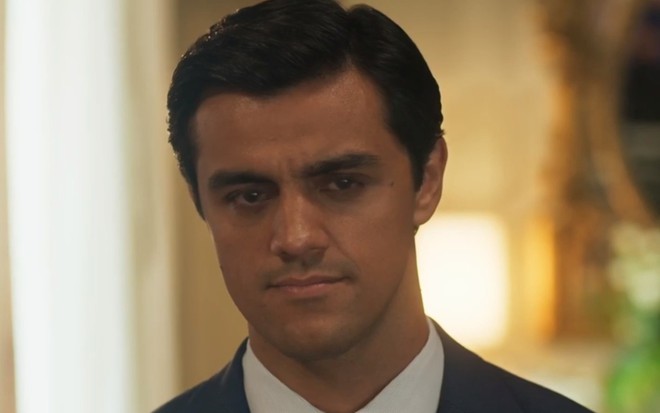 Felipe Simas como Heitor na novela Fuzuê