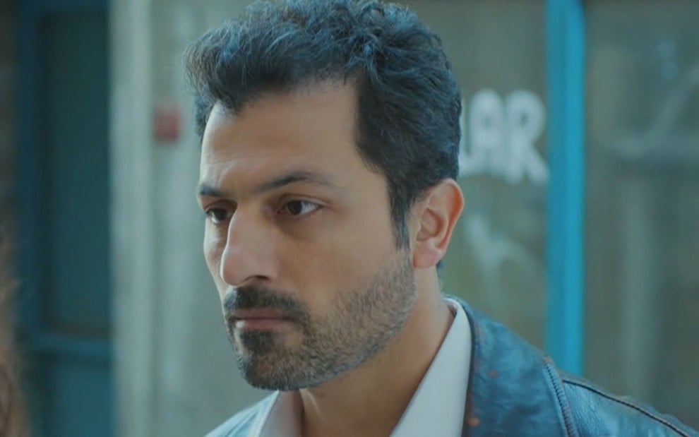 Arif (Feyyaz Duman) em cena da novela Força de Mulher