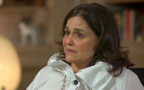Flavia Pedras, ex-mulher de Jô Soares, com expressão séria na série documental Um Beijo do Gordo
