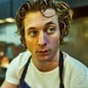 Montagem com fotos de Anna Sawai em Xógum e Jeremy Allen White em O Urso