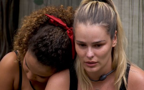 Yasmin Brunet chora e é consolada por Pitel no BBB 24