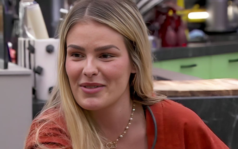 Yasmin Brunet na cozinha do BBB 24