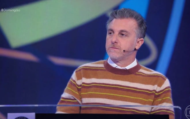 Luciano Huck usou blusa de lã no Domingã