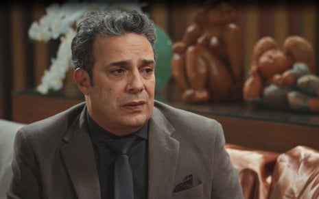 O ator Marcelo Medici está em cena como Ubaiara na novela Família É Tudo, da Globo