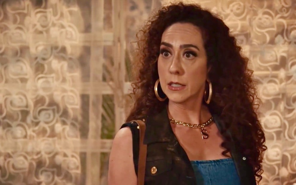 Mariana Armellini está em cena como Sheila na novela Família É Tudo, da Globo