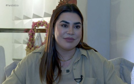 Naiara Azevedo tem expressão sóbria em entrevista ao Fantástico