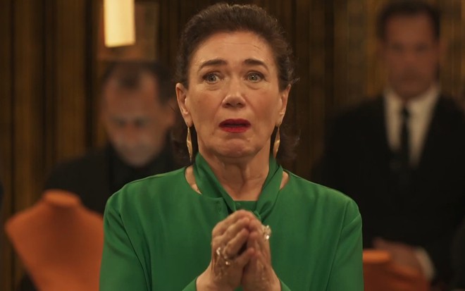 Bebel (Lilia Cabral) com expressão aflita em cena da novela Fuzuê