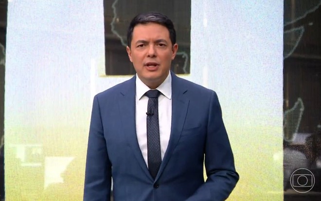Alan Severiano está boquiaberto no cenário do Jornal Hoje