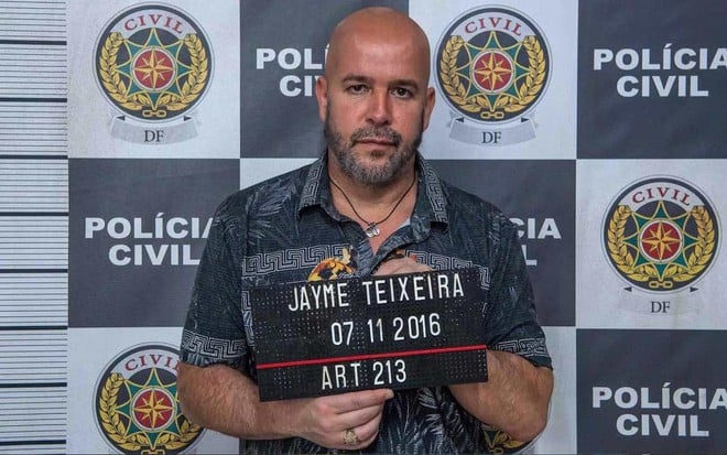 O ator Murilo Benício está careca e com prótese no rosto para ficar diferente na pele de Jayme da série Justiça 2
