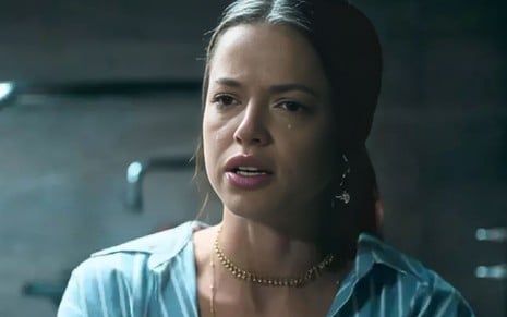 Agatha Moreira caracterizada como Luma em cena de Mania de Você