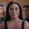 Adriana Esteves está em close em cena como Mércia na novela Mania de Você, da Globo